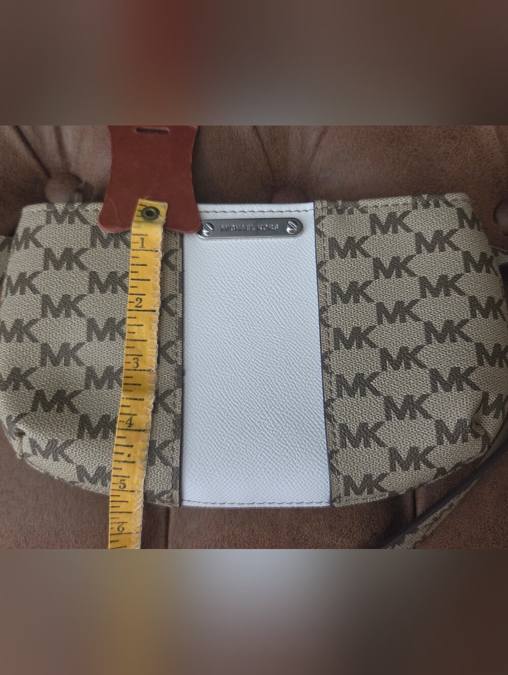 Michael Kors Beige And White Belt Bag ~ Size L/XL - Picture 5 of 9